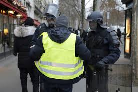 "Gilets jaunes": 481 interpellations à Paris, 211 gardes à vue (Philippe)