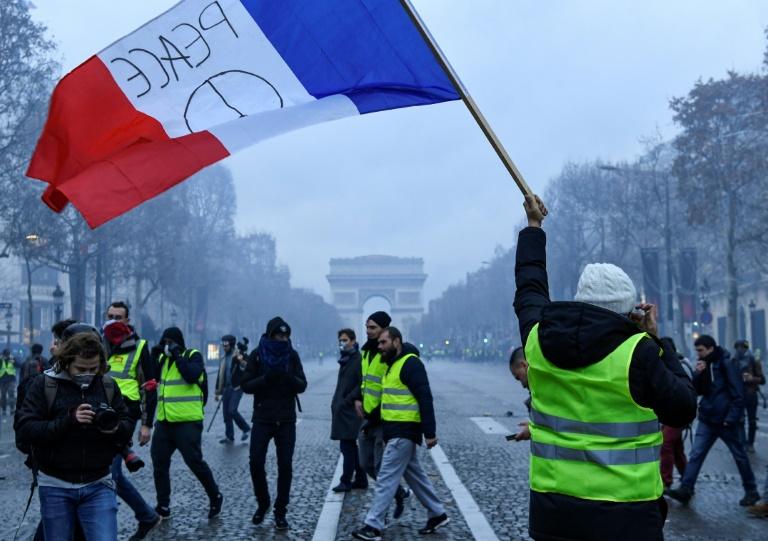 L'utilisation politique à l'étranger de la crise des gilets jaunes agace et inquiète Paris