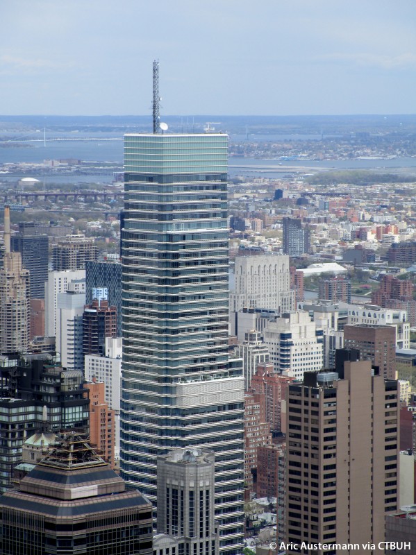 Quatre employés de Bloomberg inculpés pour détournements et fausses factures