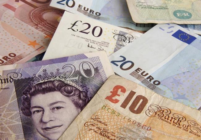 La livre britannique de nouveau sous pression, l'euro recule