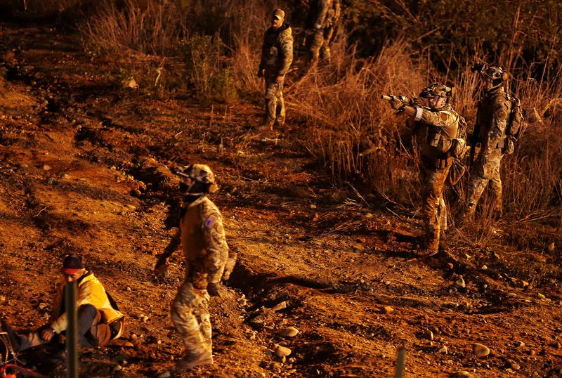 Les autorités US dispersent des migrants à la frontière mexicaine