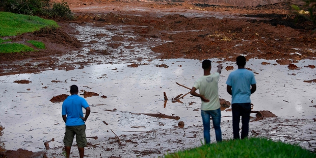 Rupture d'un barrage au Brésil: 34 morts, peu d'espoir pour près de 300 disparus