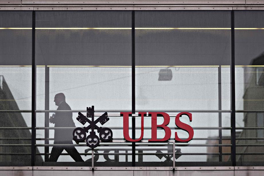 Fraude fiscale : la banque suisse UBS condamnée par la justice française à une amende record de 3,7 milliards d'euros