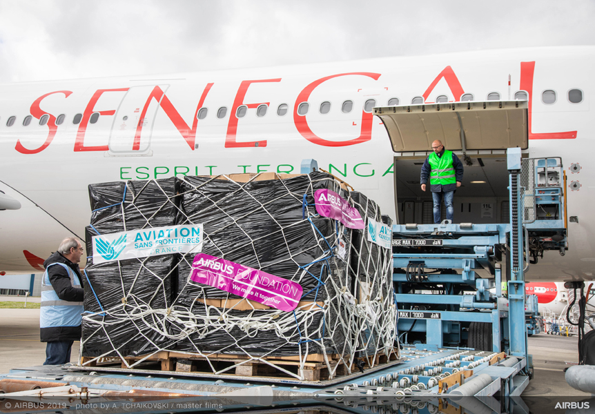 «Vol de bienfaisance» : 13 tonnes de marchandises pour la Fondation Servir le Sénégal dans la soute de l’airbus A330neo