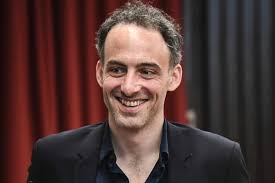 Elections européennes : le Parti socialiste désigne l'essayiste Raphaël Glucksmann comme tête de liste