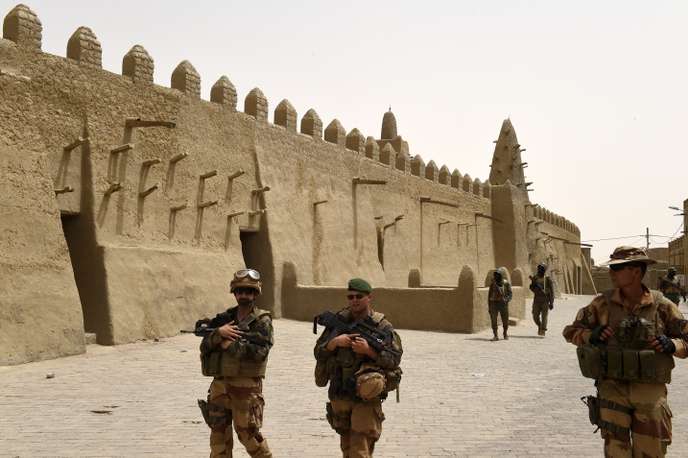 Attaque meurtrière d'un camp militaire au Mali par des présumés jihadistes
