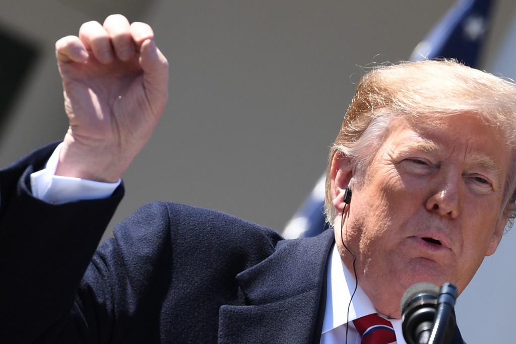 Trump accuse les réseaux sociaux, dont Twitter, de "discrimination" politique