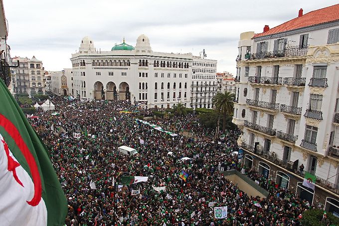 Les Algériens toujours très mobilisés après un mois de contestation