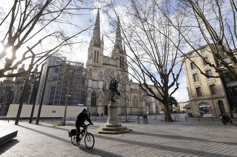 Gilets jaunes: Le maire de Bordeaux craint un samedi "apocalyptique"