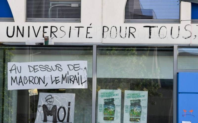 Frais d'université: Pas de hausse pour les étrangers déjà en France