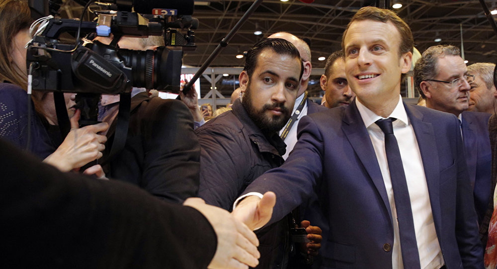 «Roi des fake news»: Mediapart dresse la liste des «mensonges» de Macron et son entourage