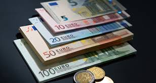 Il faut mettre l'euro en avant au plan international, déclare Centeno