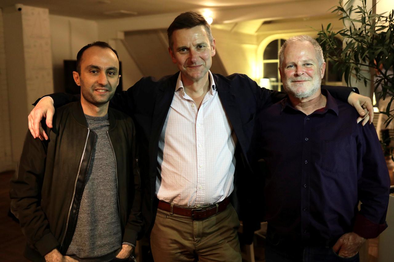 John Pullman, Directeur Mondial de la Photo, et Rickey Rogers, Directeur des Images, peu après l'annonce du prix Pulitzer pour l'équipe de Reuters
