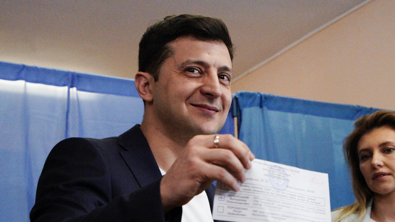 Ukraine : le comédien Volodymyr Zelensky élu président avec 73% des voix, selon un sondage sortie des urnes