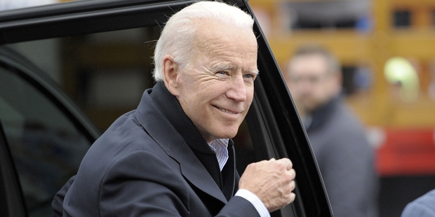 Se posant en rempart contre Trump, Biden brigue la Maison Blanche