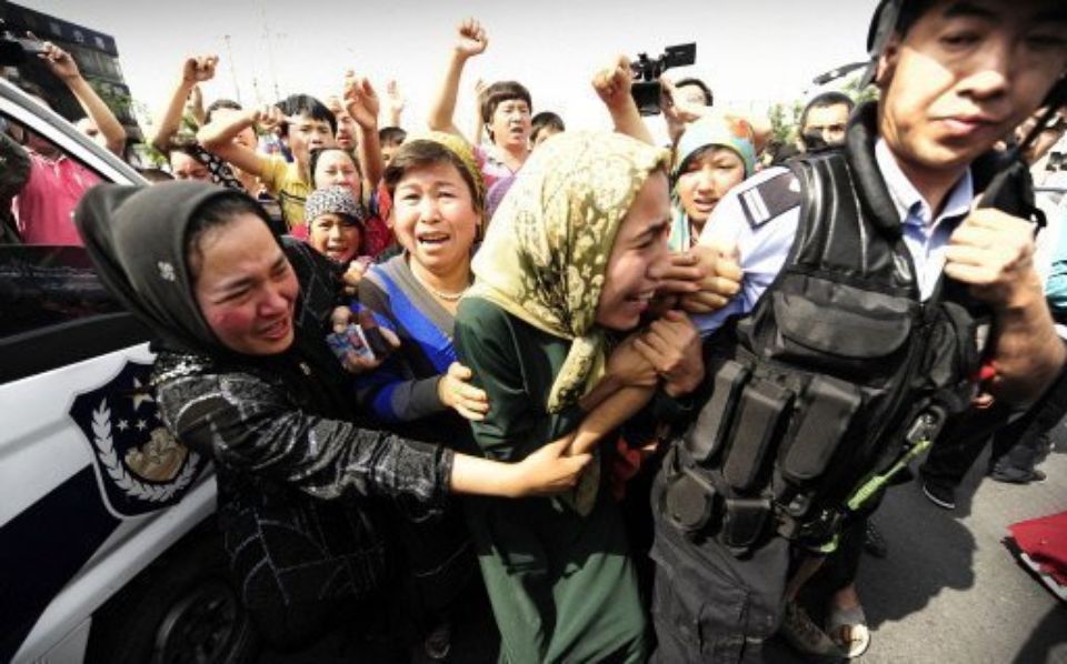 Des femmes ouïghoures transformées par leur passage dans des camps chinois : porc, alcool, abandon de la prière…