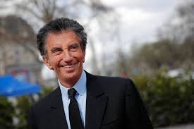 Jack Lang visé par une enquête pour des costumes offerts par le couturier Smalto