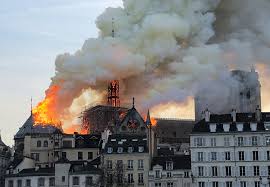 Un mois après l'incendie de Notre-Dame de Paris, l'enquête au point mort