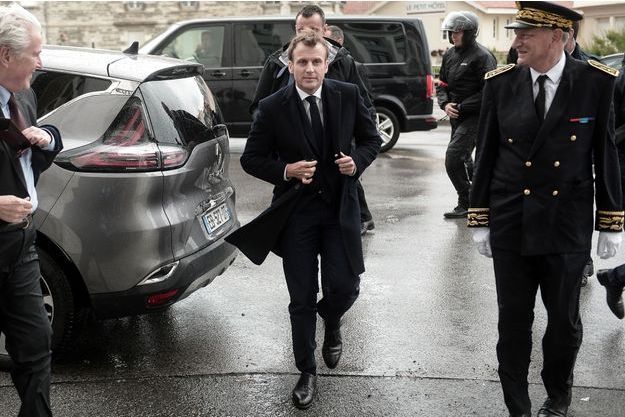 Les "Gilets jaunes" n'ont plus de "débouché politique", dit Macron
