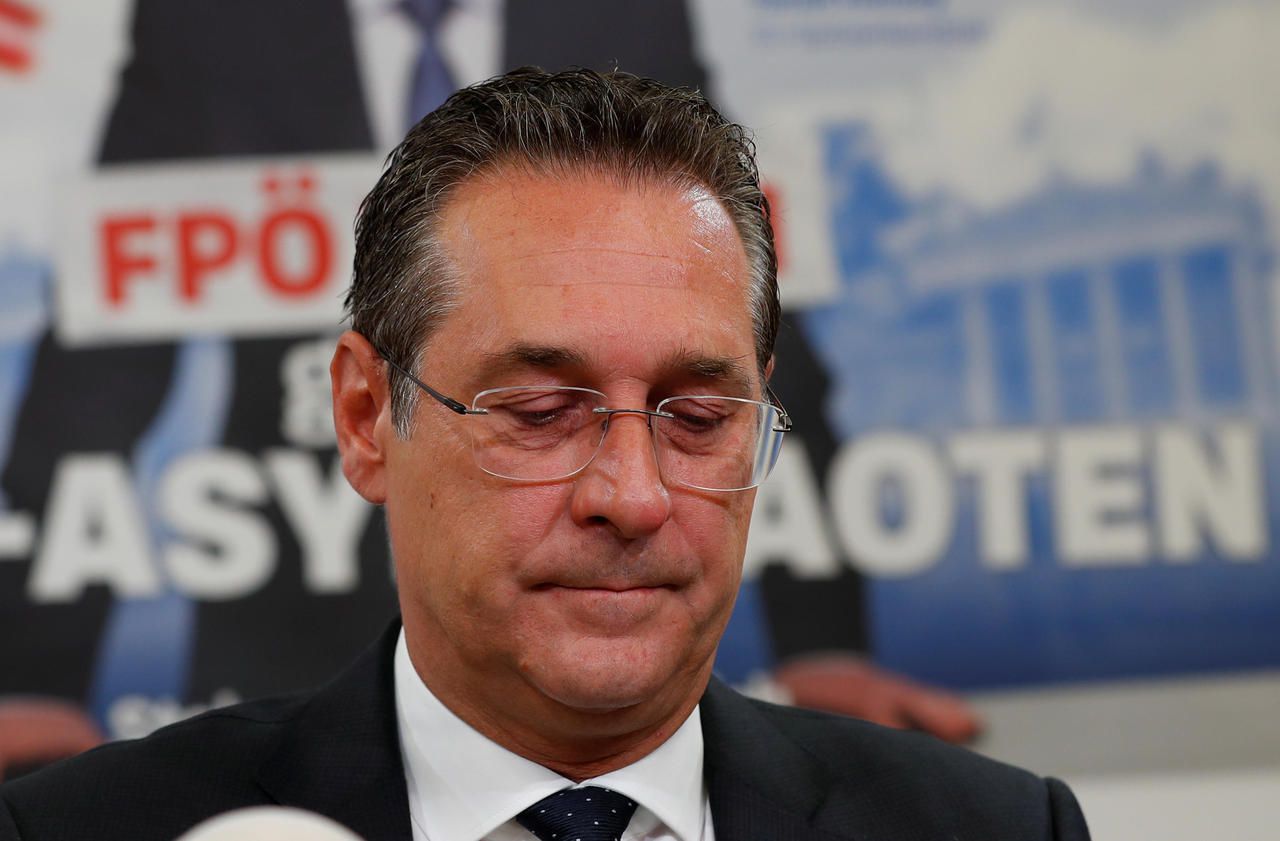 Autriche : Le chef de l'extrême droite piégé en caméra cachée