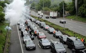 Premier "round" de mobilisation des taxis, auto-écoles et ambulanciers