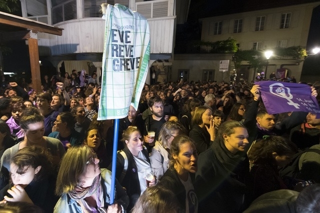 Les femmes en grève en Suisse pour réclamer l'égalité entre sexes