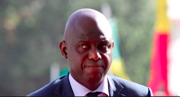 Le Forum social sénégalais, Le beau-frère du président, Suez et ses cadeaux