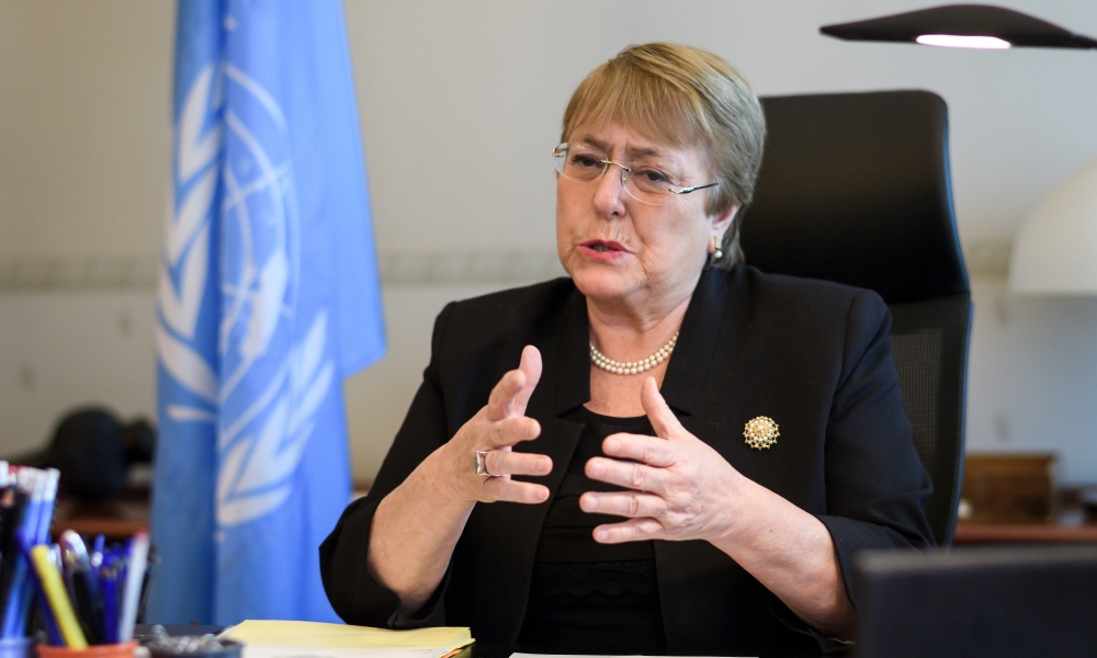Bachelet "révoltée" par le traitement des migrants aux USA