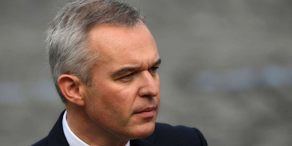 Rugy fragilisé mais "déterminé" face à une semaine compliquée