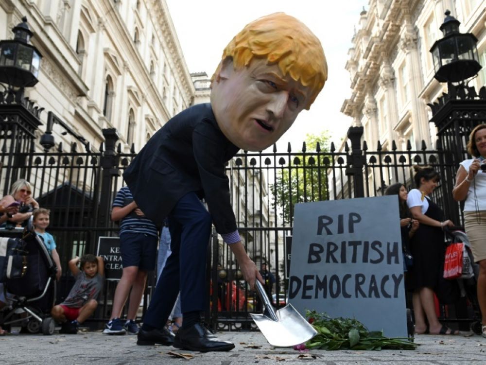 Brexit: fureur face à la décision de Johnson de suspendre le Parlement