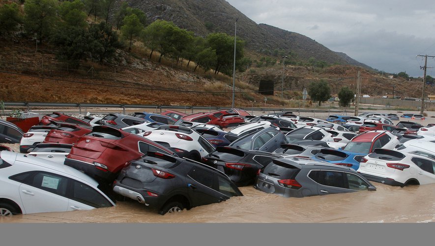 Inondations: troisième décès en Espagne, deux aéroports fermés