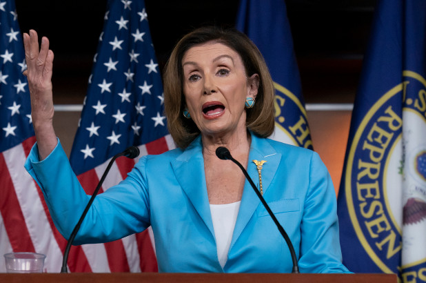 "Vous n'êtes pas au-dessus des lois" : Nancy Pelosi charge Donald Trump, qui refuse de coopérer à l'enquête du Congrès