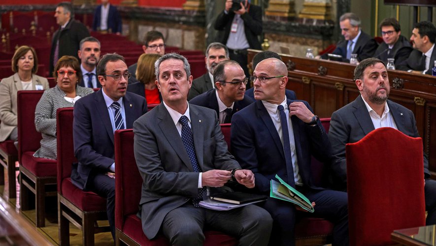 Neuf dirigeants catalans condamnés à des peines de prison