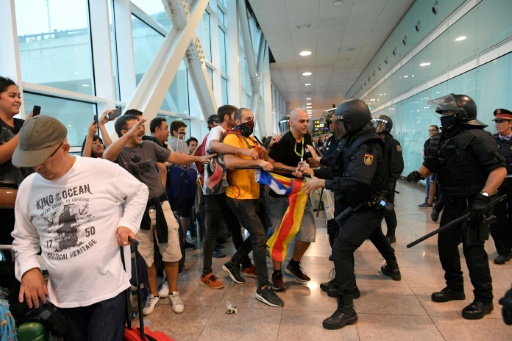 Colère et heurts à Barcelone après la condamnation des indépendantistes catalans
