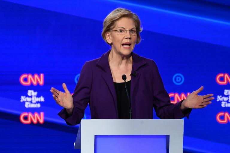 Présidentielle américaine: l'étoile montante Warren assaillie par ses rivaux démocrates