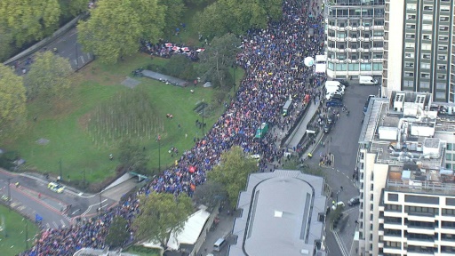 Des centaines de milliers de manifestants anti-Brexit à Londres "pour avoir le dernier mot"