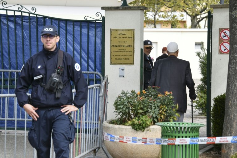 Un ex-candidat du Front national ouvre le feu devant une mosquée à Bayonne, deux musulmans grièvement blessés