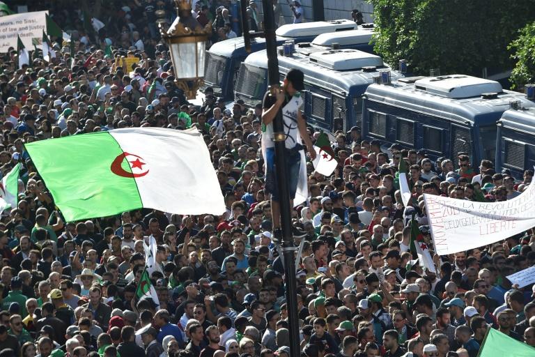 Marée humaine à Alger pour une "nouvelle Révolution"