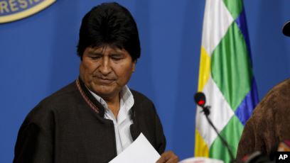 Moscou dénonce le départ de Morales