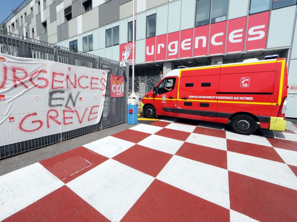 Les "blouses blanches" manifestent avant le plan Buzyn