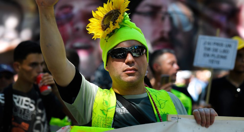 Gilets Jaunes: Un an après, les braises couvent encore