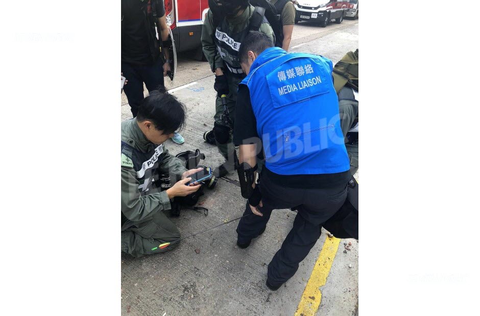 Nouveaux heurts à Hong Kong, un policier blessé par une flèche