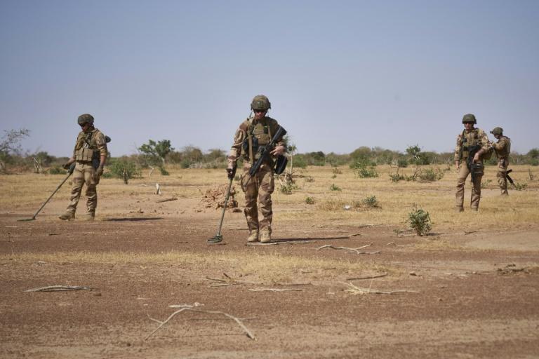 Enfouies dans la brousse du Sahel, les mines meurtrières du jihad