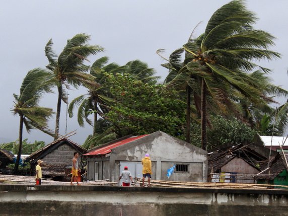 Mayotte, en alerte rouge, se prépare au passage du cylone Belna