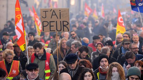 Mobilisation en recul, la réforme des retraites dévoilée mercredi