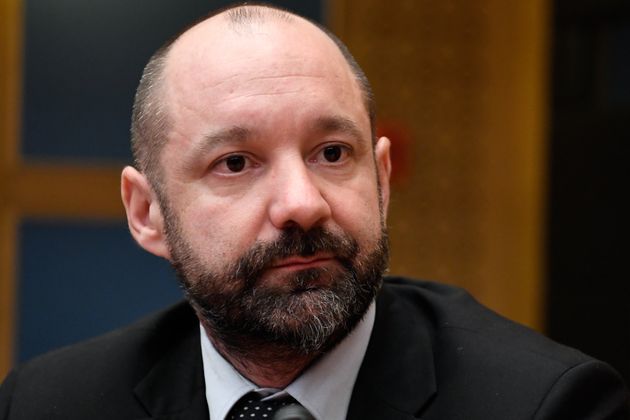 Un ex-employé du parti de Macron en garde à vue