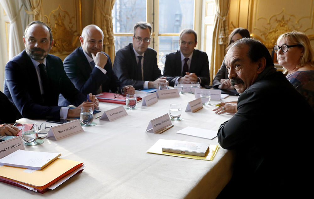 Retraites: 14e jour de grève, Macron prêt à "améliorer" la réforme