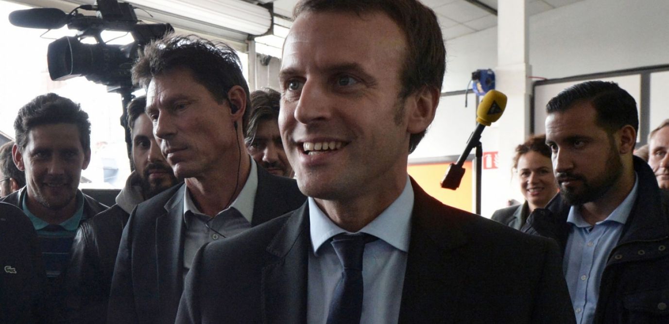 Derrière Macron, Guédon (g.) et Benalla