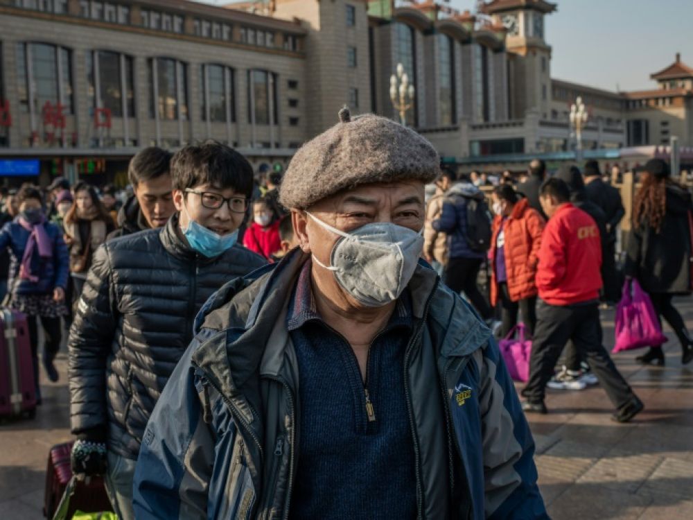 VIRUS: l'OMS appelle le "monde entier à agir", premières évacuations d'étrangers