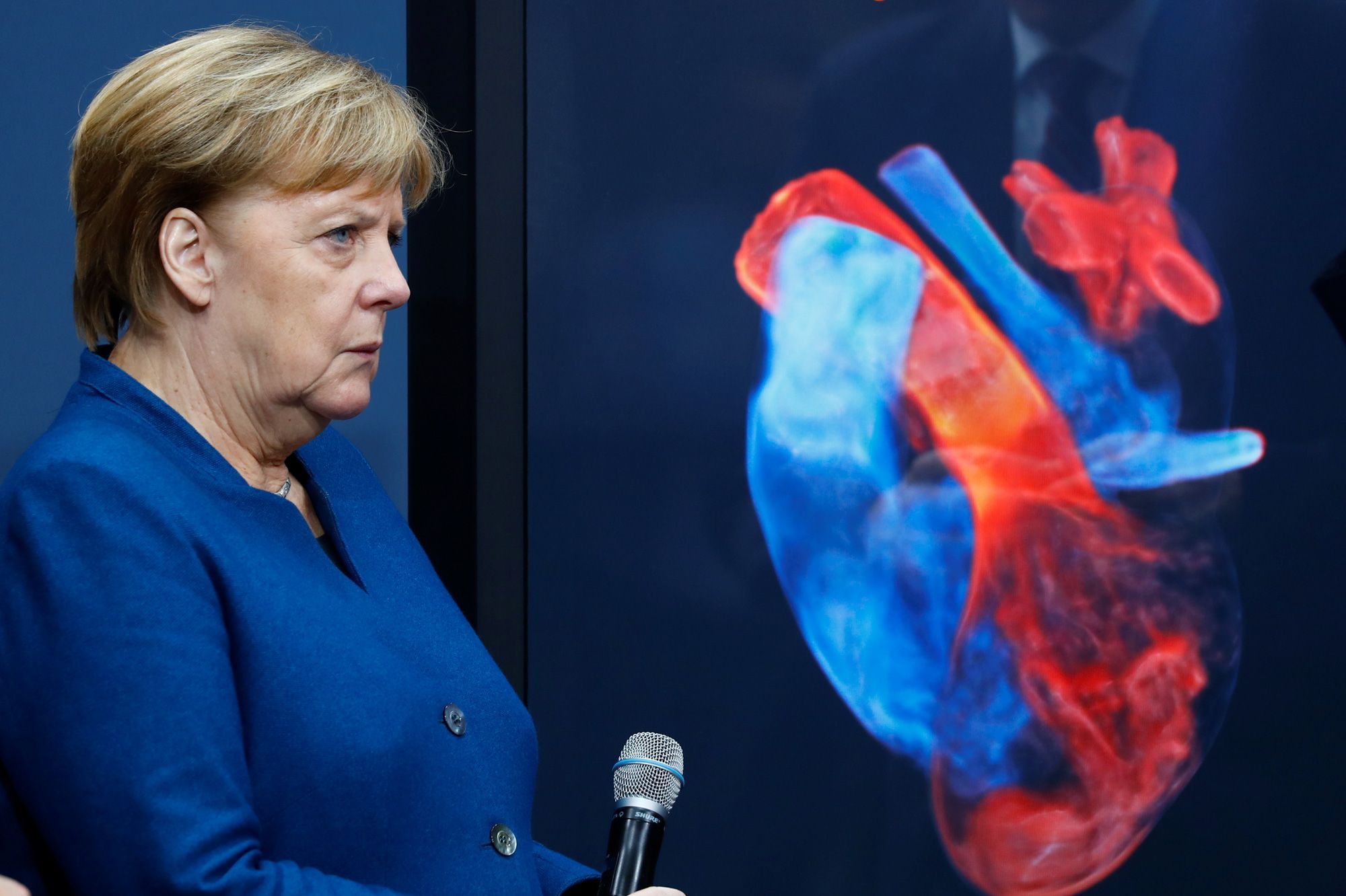 ALLEMAGNE: Merkel condamne une "alliance impardonnable" avec l’extrême droite et provoque une élection anticipée